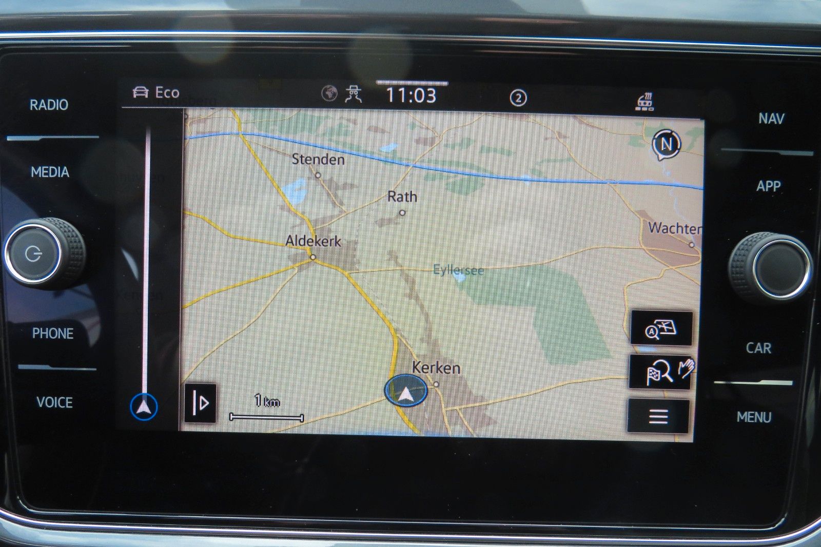 Fahrzeugabbildung Volkswagen T-Roc SPORT/R-LINE ACC KAMERA SITZH. 18`NAVI 1H