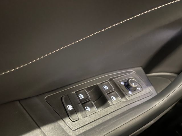 T-Roc R-Line 2.0 TDI DSG STANDHZG PANO LED