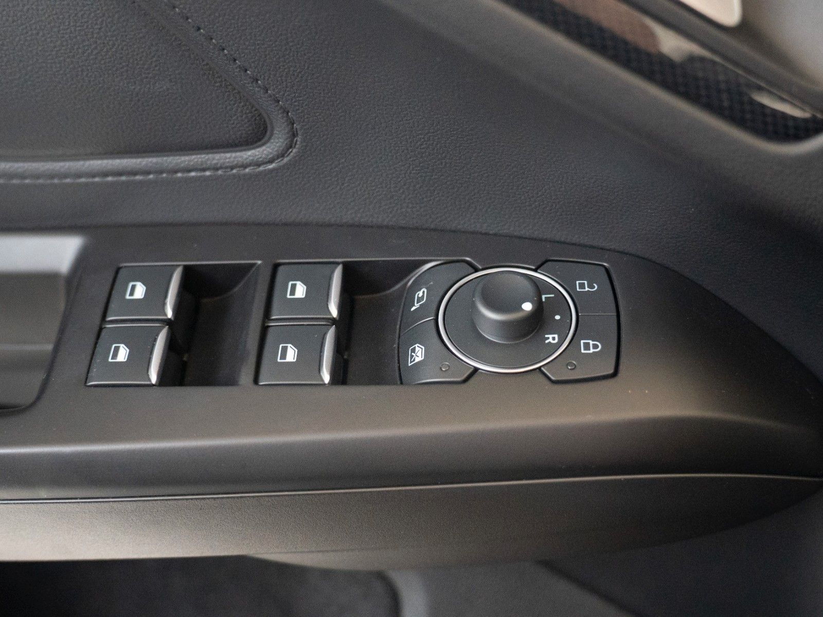 Fahrzeugabbildung Ford Focus Turnier ST-Line AUTOM./WINTER-P./AHK