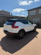 Volvo XC40 D4 AWD R Design Geartronic R Design - Volvo XC40 von privat