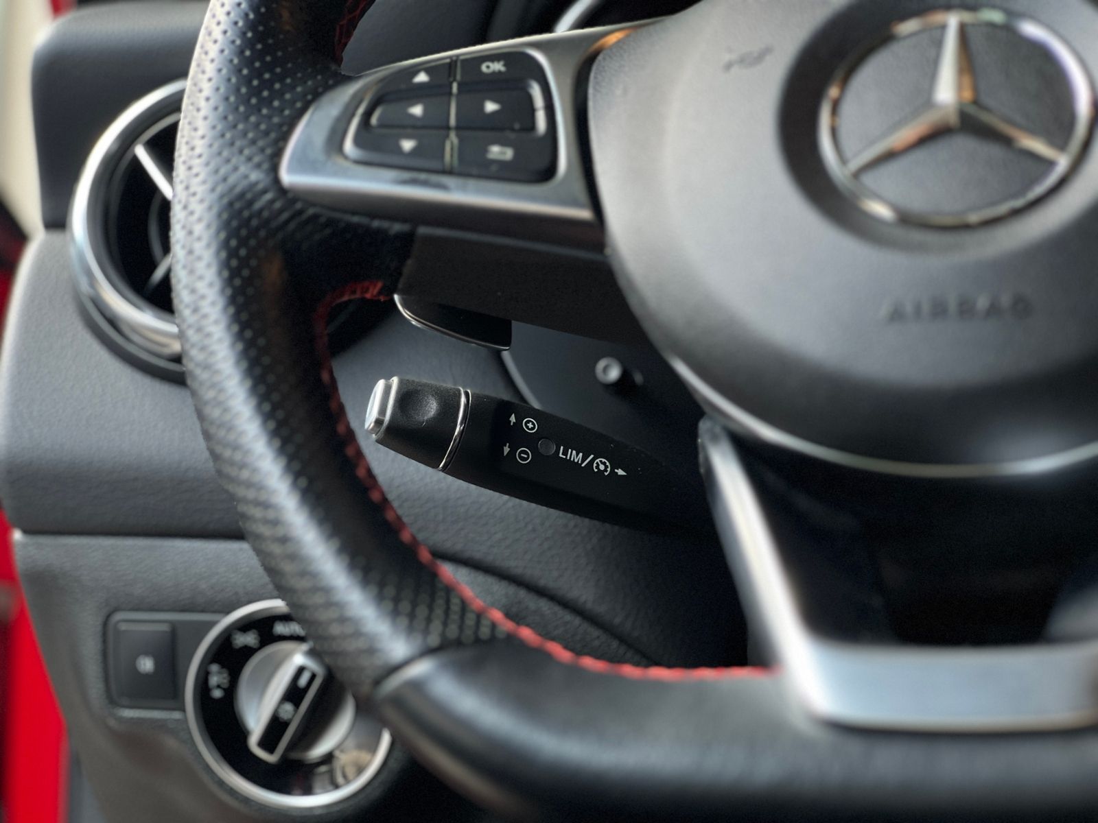 Fahrzeugabbildung Mercedes-Benz GLA 250 AMG Line STNDHZ 360° LED NAV SHZ 19"