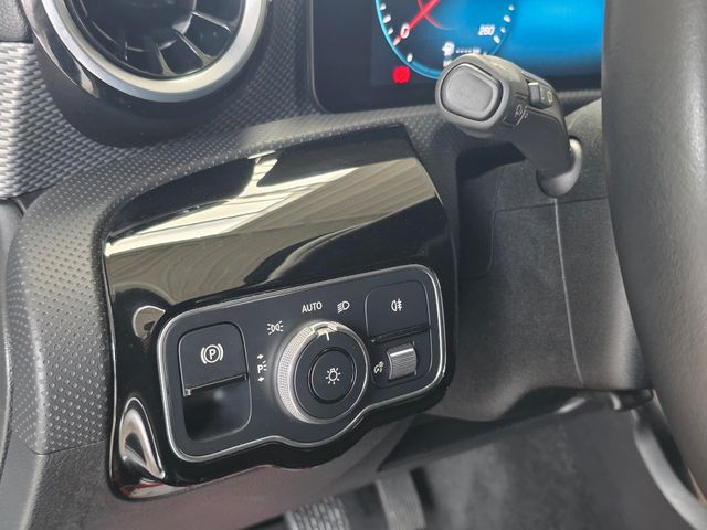 MERCEDES-BENZ A 200 — Foto 13