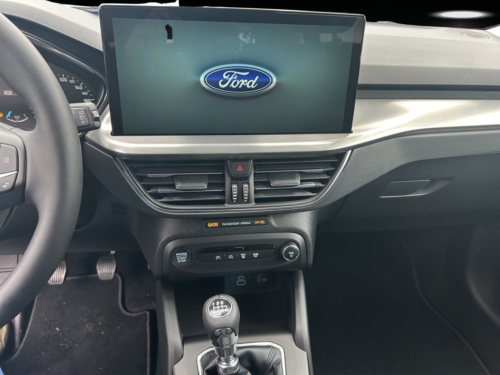 Fahrzeugabbildung Ford Focus Turnier  1,0 Ecoboost Titanium Edition