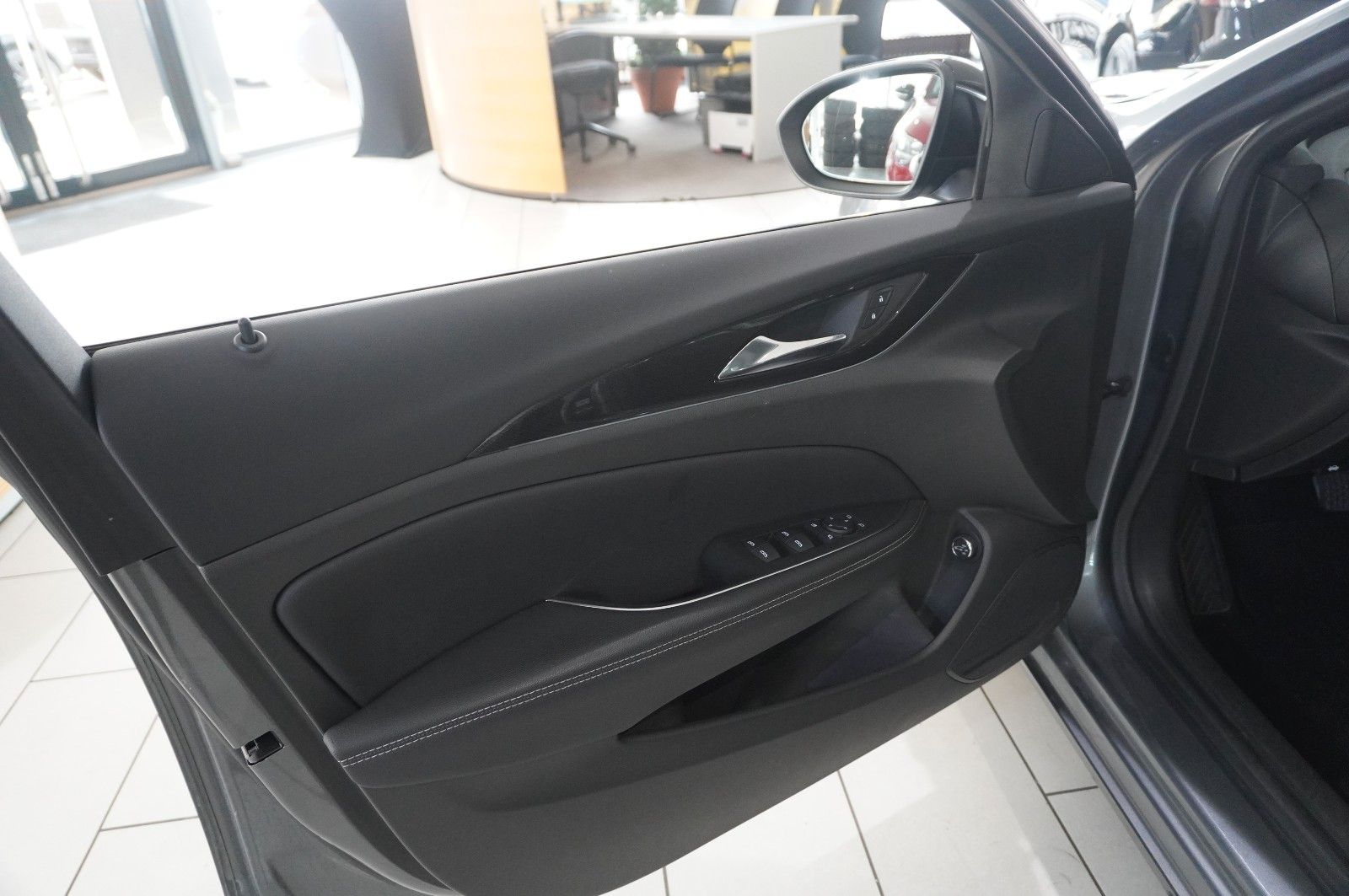 Fahrzeugabbildung Opel Insignia B ST 2.0D ELEGANCE NAVI/SH/KAMERA/SPORT