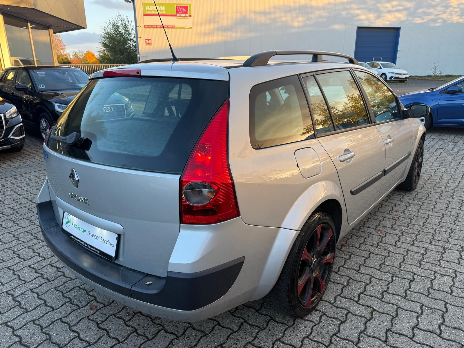 Renault Megane 2005 — engine 1.598 cm³, 113 HP (83kW)