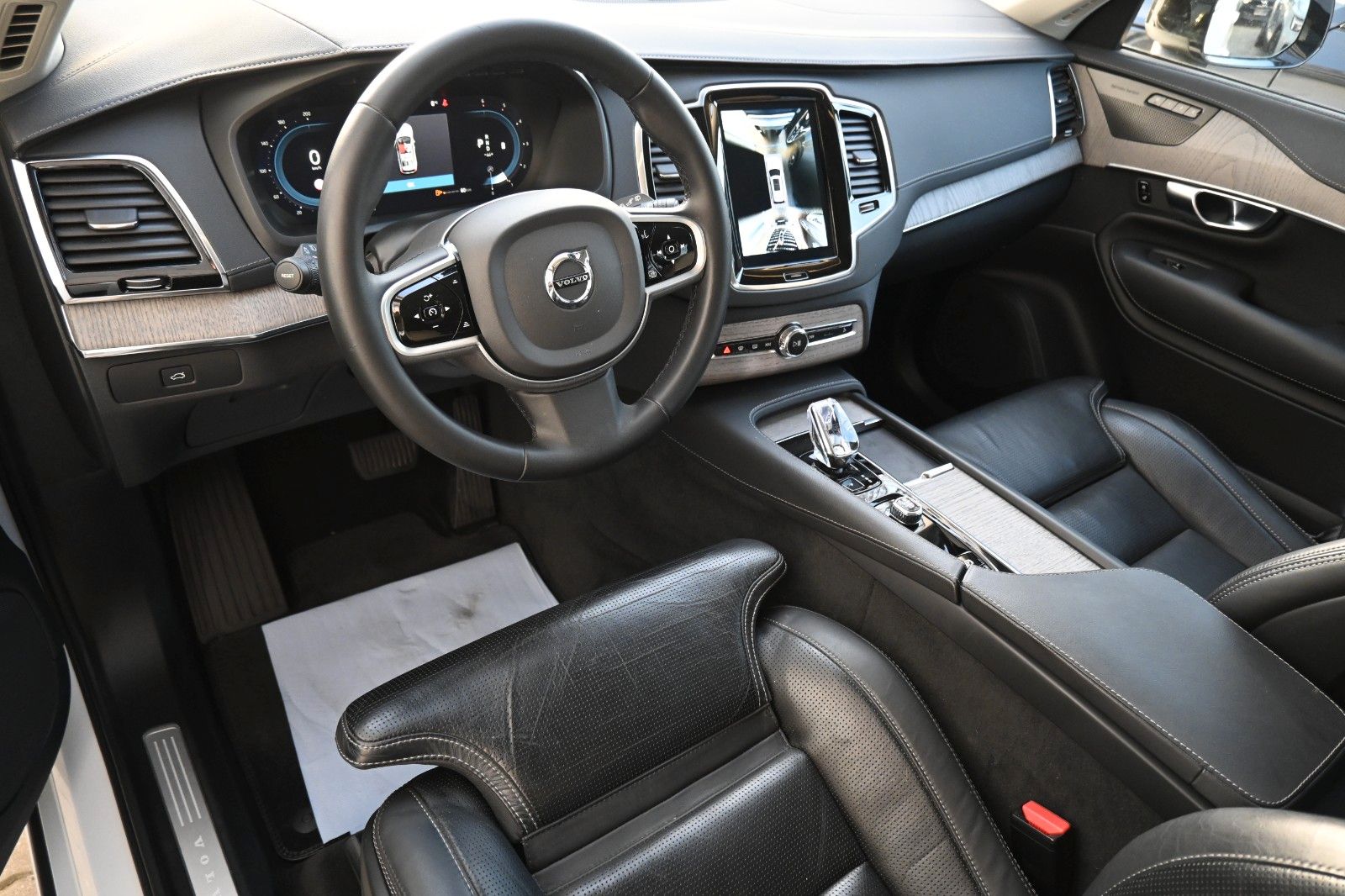 Fahrzeugabbildung Volvo XC90 B5D AWD Plus Dark*STDHZG*PANO*LUFT*360°*AHK