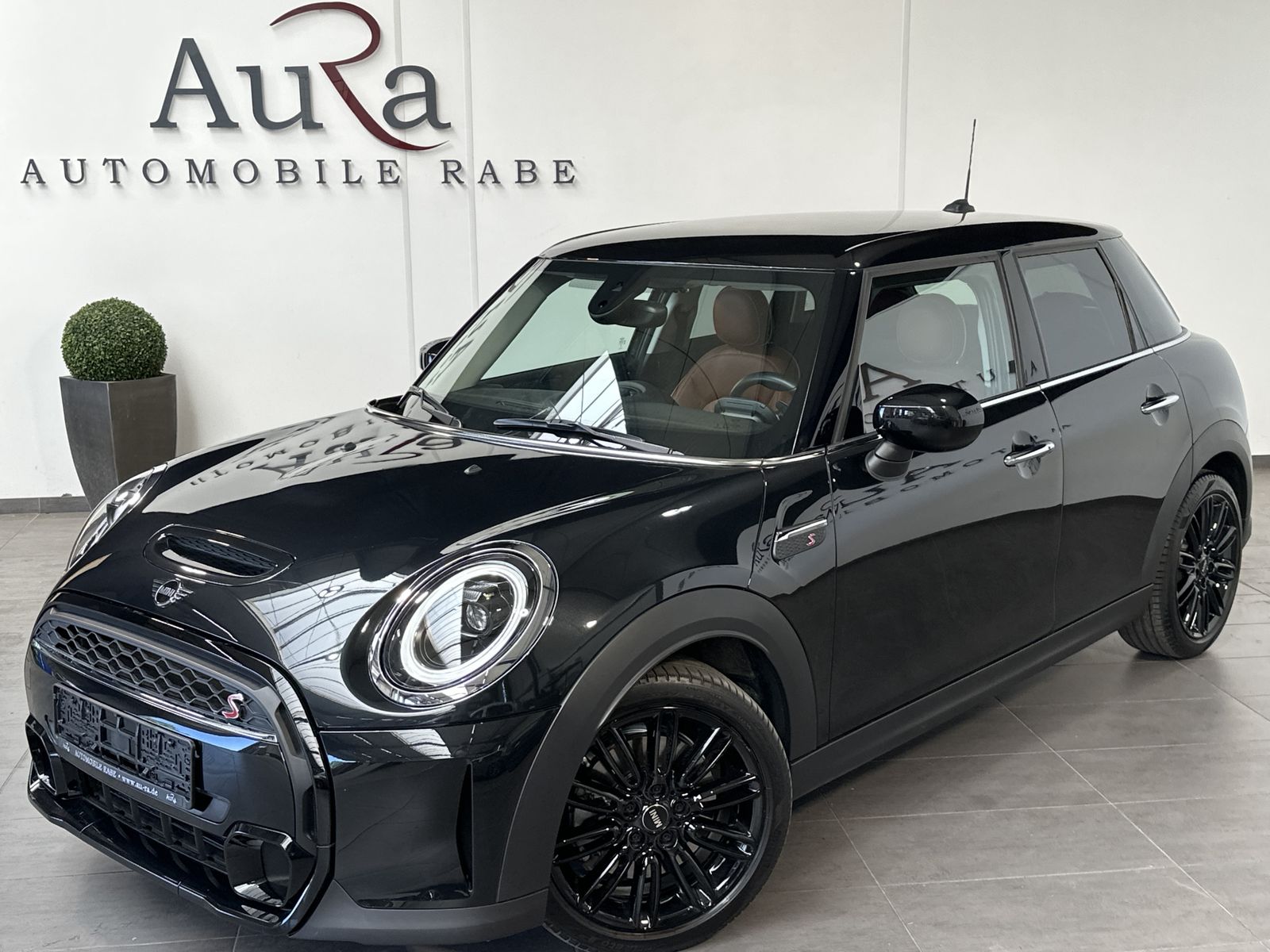 Fahrzeugabbildung MINI Cooper S 5-Türer Classic-Trim NAV+LED+KAMERA+DA