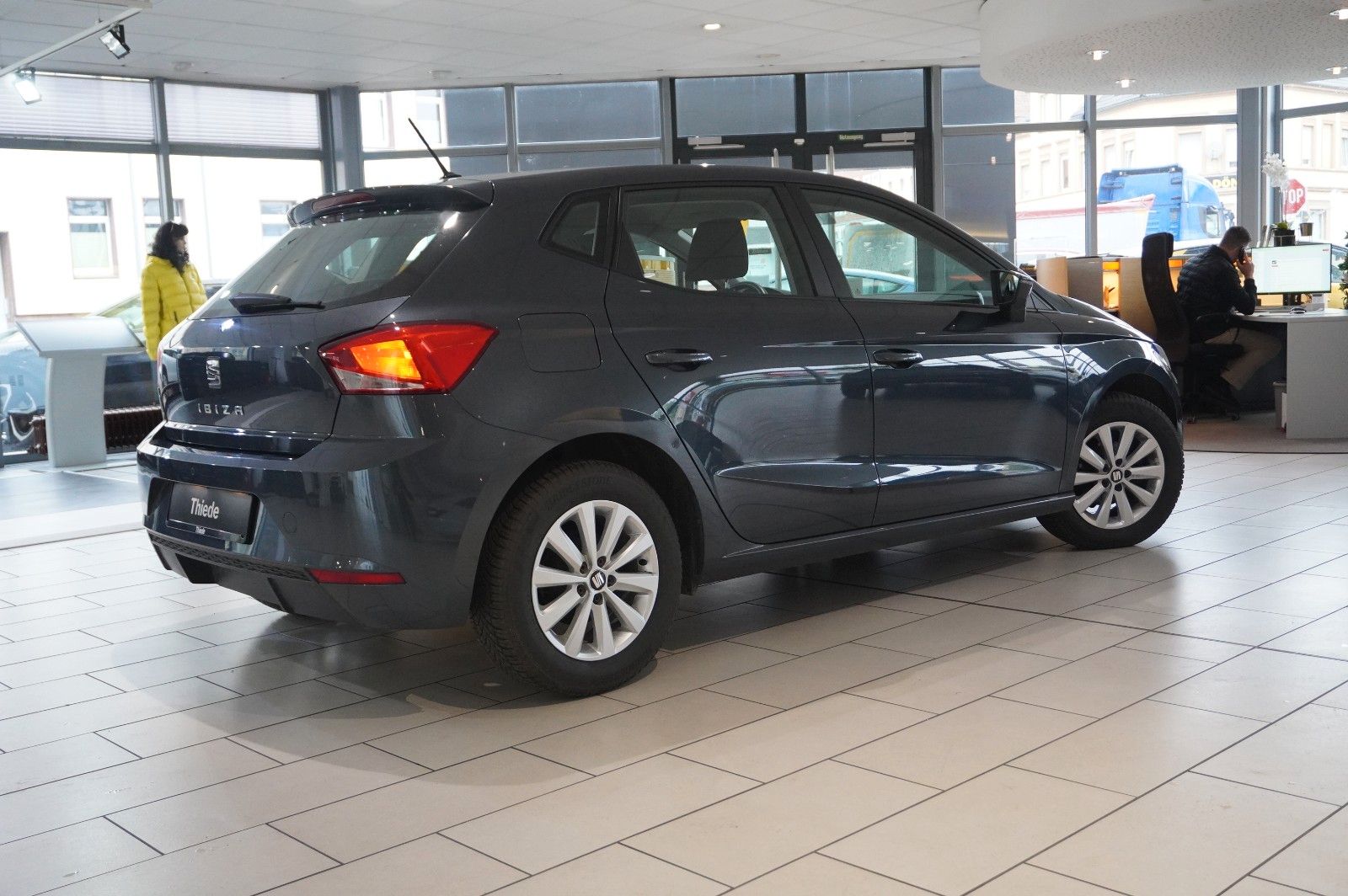 Fahrzeugabbildung SEAT Ibiza 1.0 MPI STYLE 5-TÜR NAVI/PDC/TEMP./NEBEL