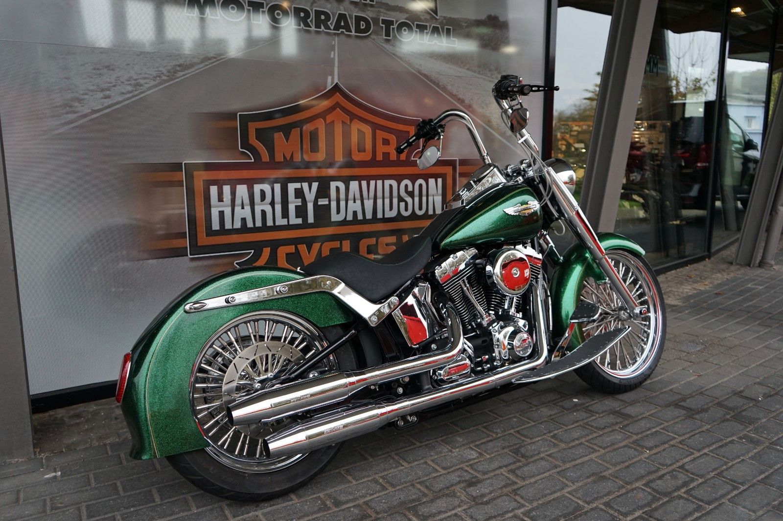 Fahrzeugabbildung Harley-Davidson Softail Deluxe im Chicano Style