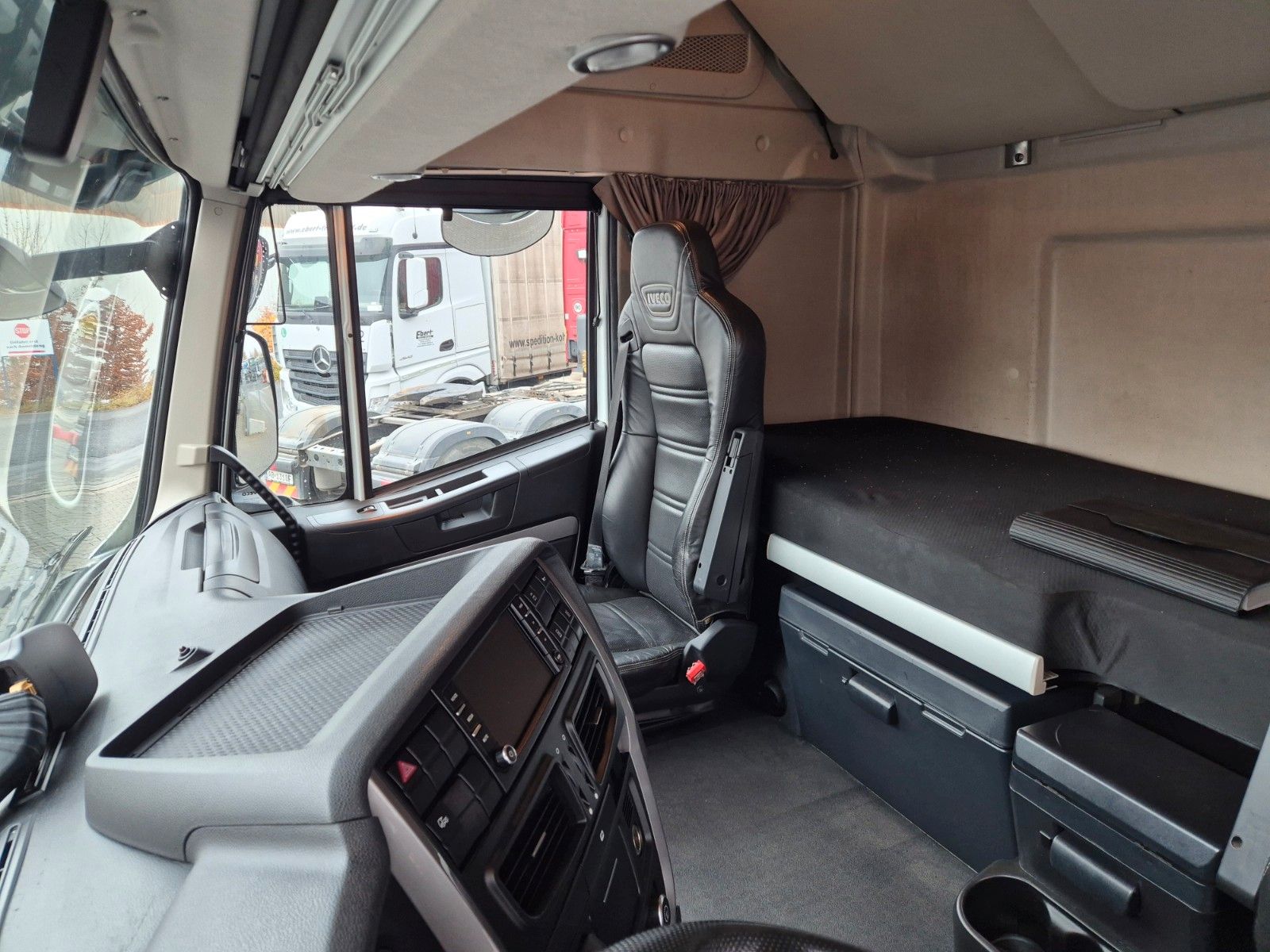 Fahrzeugabbildung Iveco Stralis 460NP LNG Intarder 3 Stück