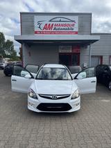Hyundai i30 cw Classic Business*KLIMA*TÜV NEU* - Hyundai i30 aus 2010 mit Diesel-Antrieb
