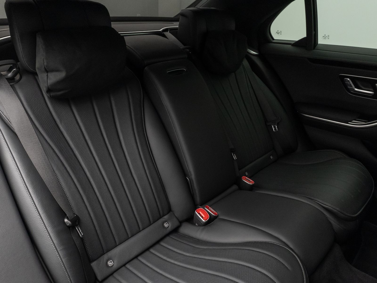 Fahrzeugabbildung Mercedes-Benz S 400d 4Matic 9G-Tronic360° HUD DAB SoftCose