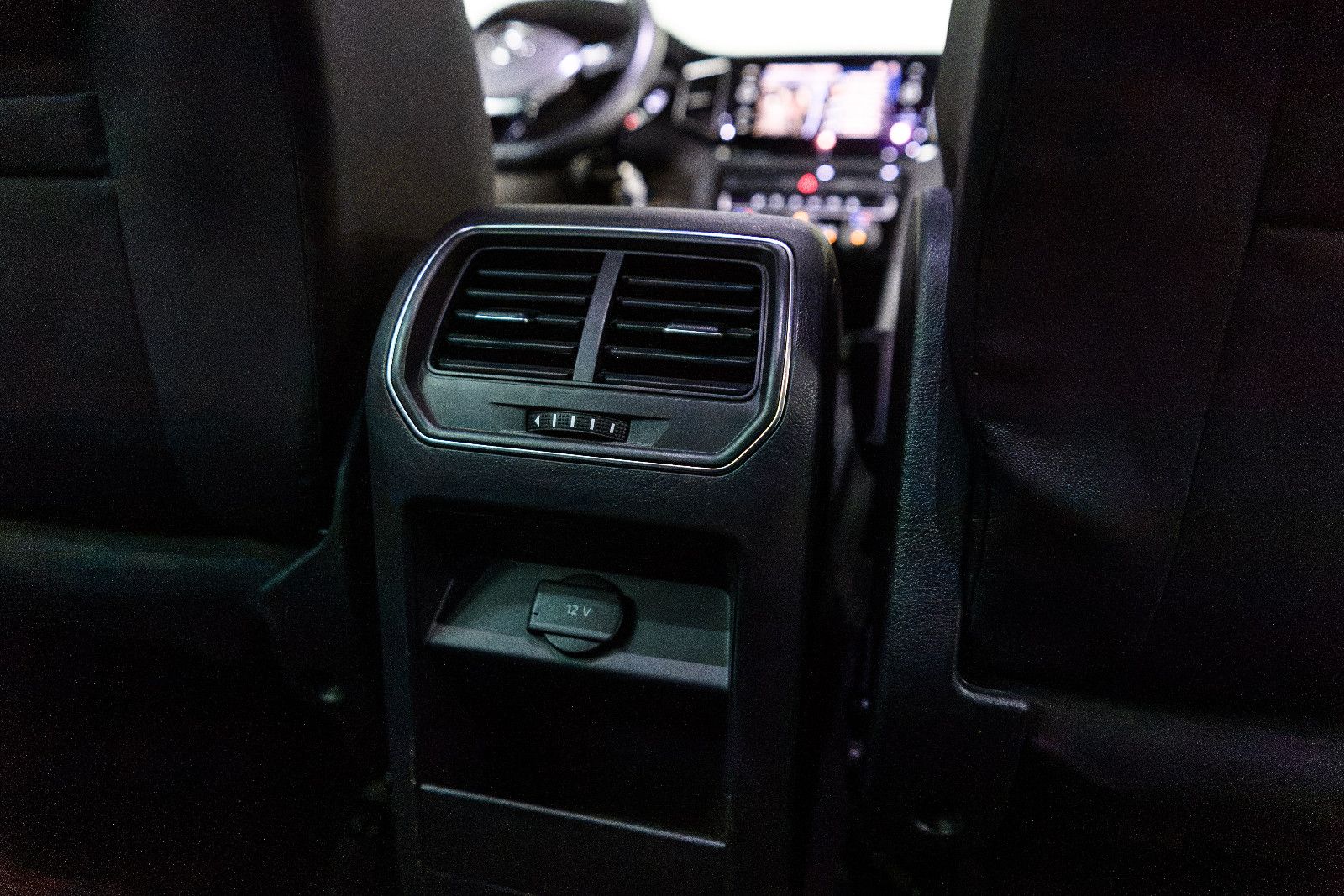 Fahrzeugabbildung Volkswagen Golf Sportsvan VII Highl+AHK+LED+GRA+SHZ+ALUFELG