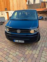 Volkswagen T5 Multivan - blaue Volkswagen T5 Multivan