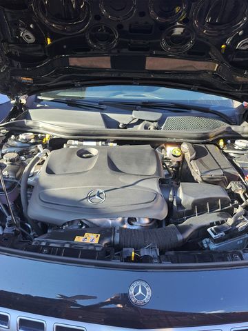 MERCEDES-BENZ GLA 180 -