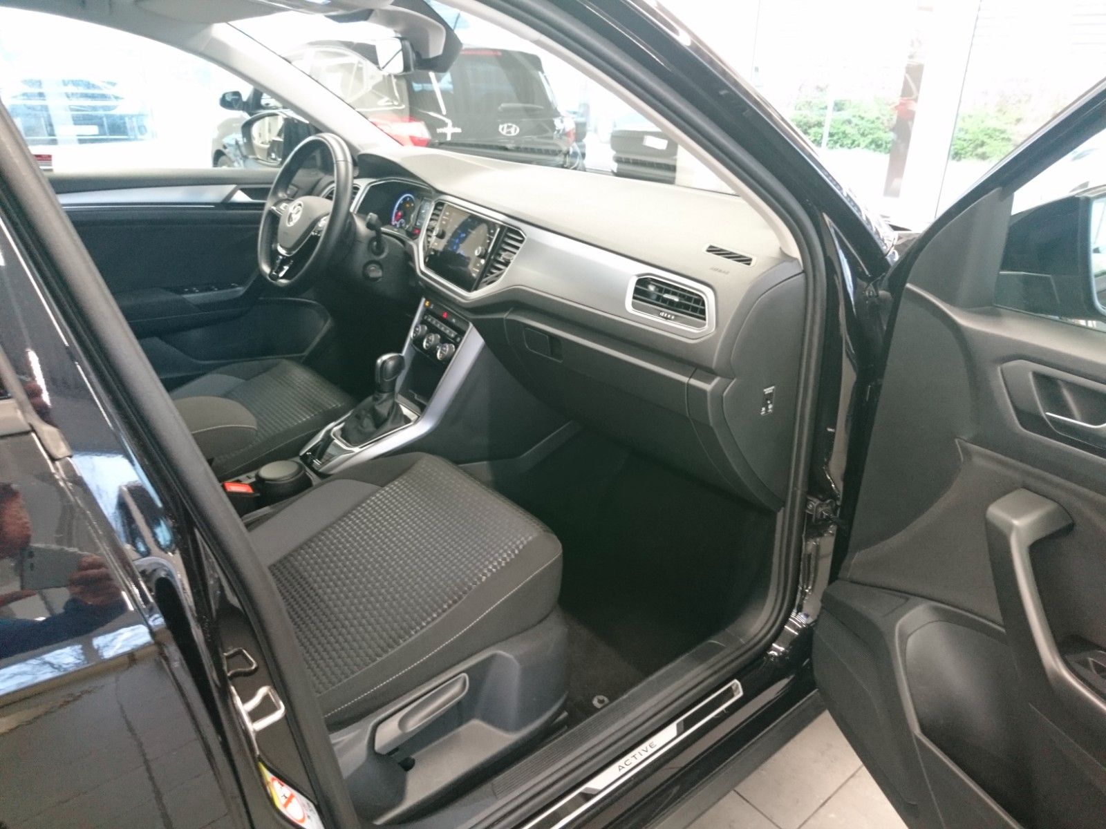 Fahrzeugabbildung Volkswagen T-Roc 2.0 TDI 7-DSG Active NAVI 17"AluPDC