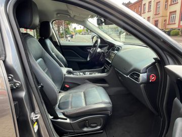 Jaguar F-Pace - 12