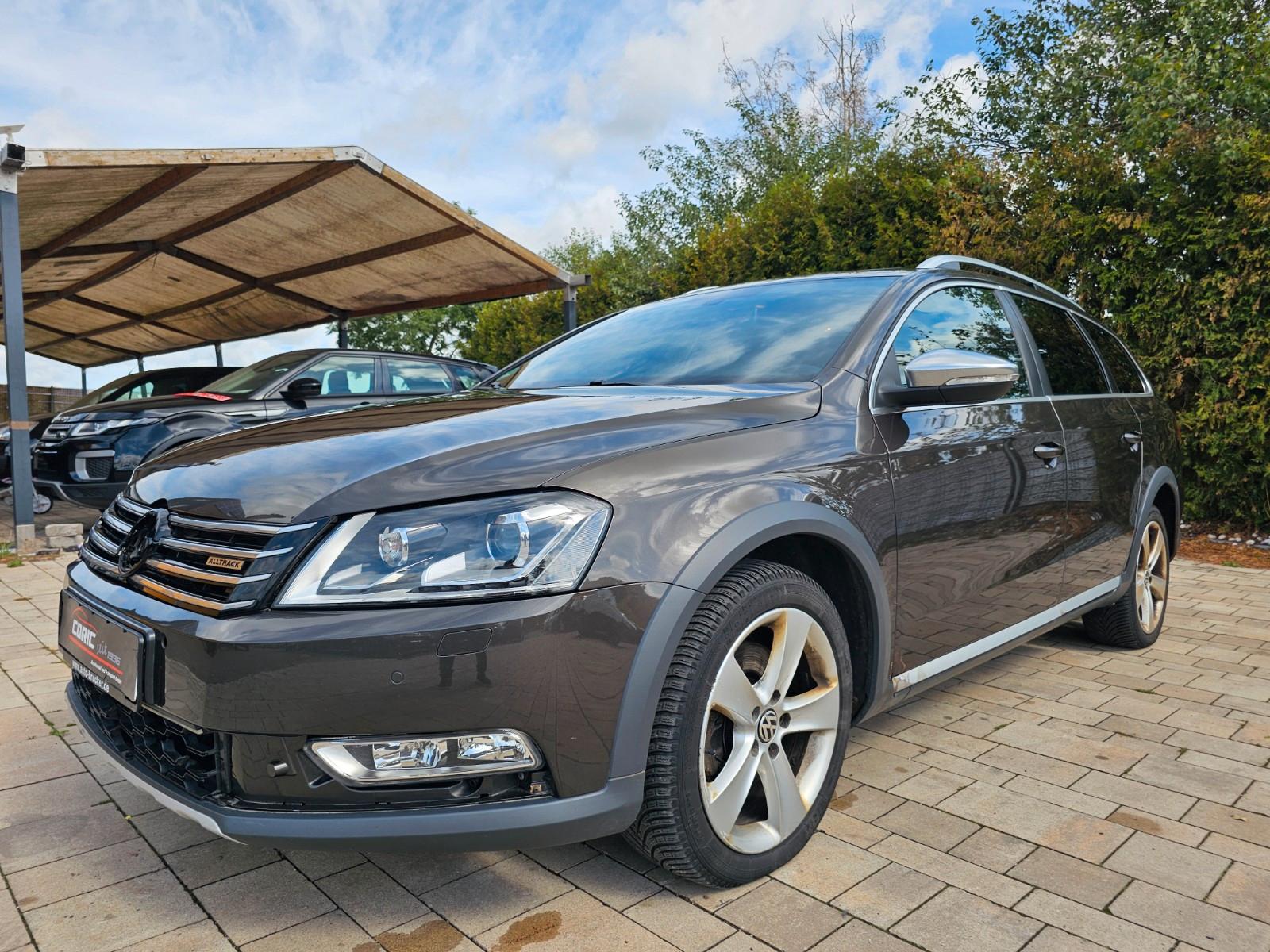 Volkswagen Passat Alltrack 2012 — rear view