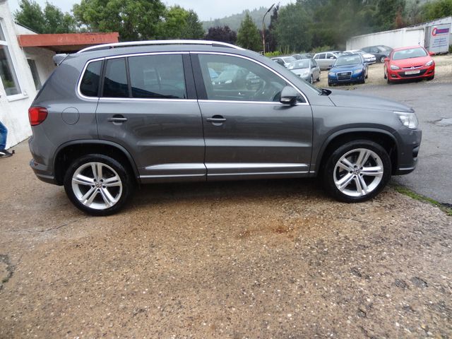 Fahrzeugabbildung Volkswagen Tiguan R-LINE/4Motion/1.Hd/Pano/AHK/Navi/SitzH/