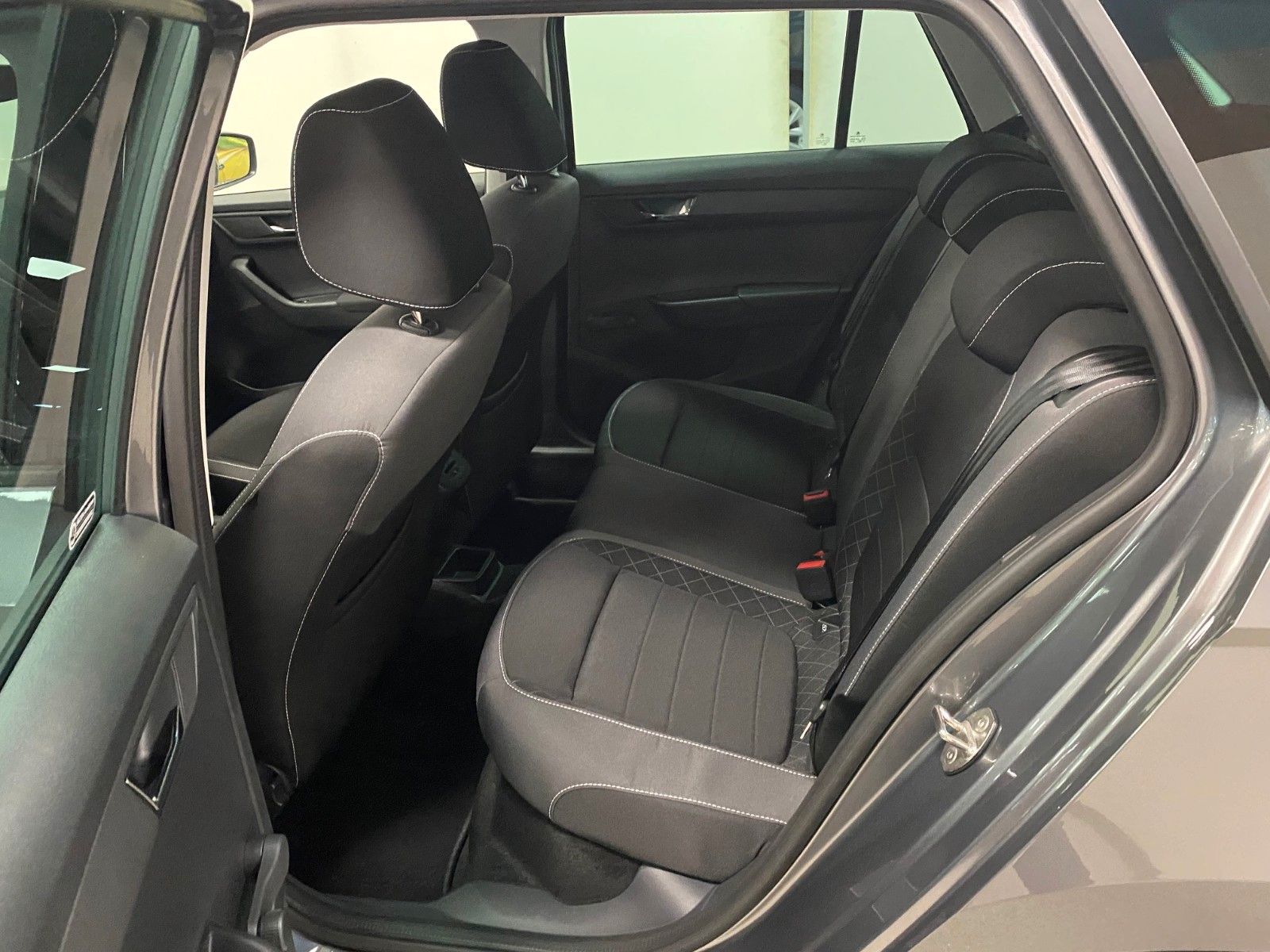Fahrzeugabbildung SKODA FABIA COMBI 1.0 TSI Ambition+SHZ+SMARTLINK+ALU++