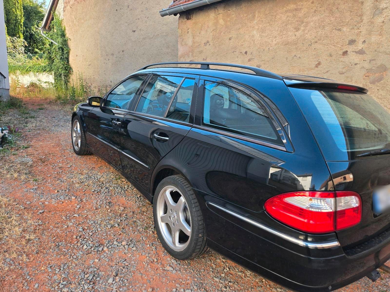 Mercedes-Benz E320 2004 — photo 7