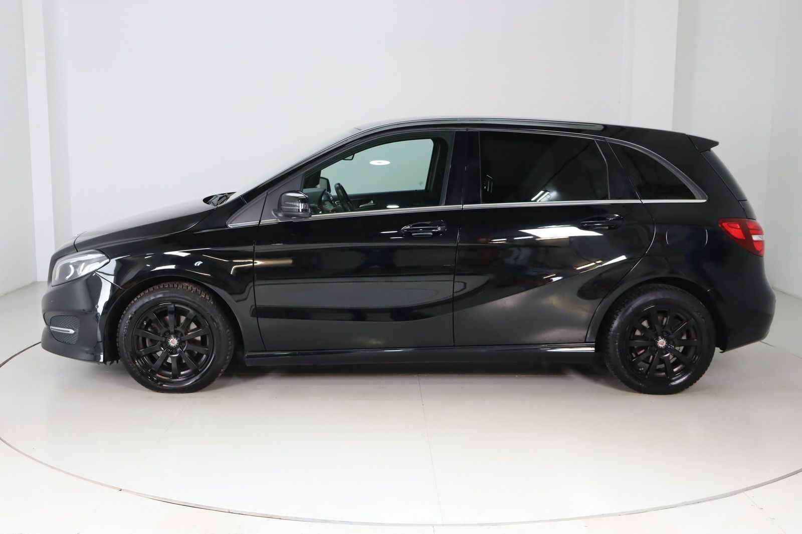 Fahrzeugabbildung Mercedes-Benz B 180 d * LED * Parkassist. * Keyless