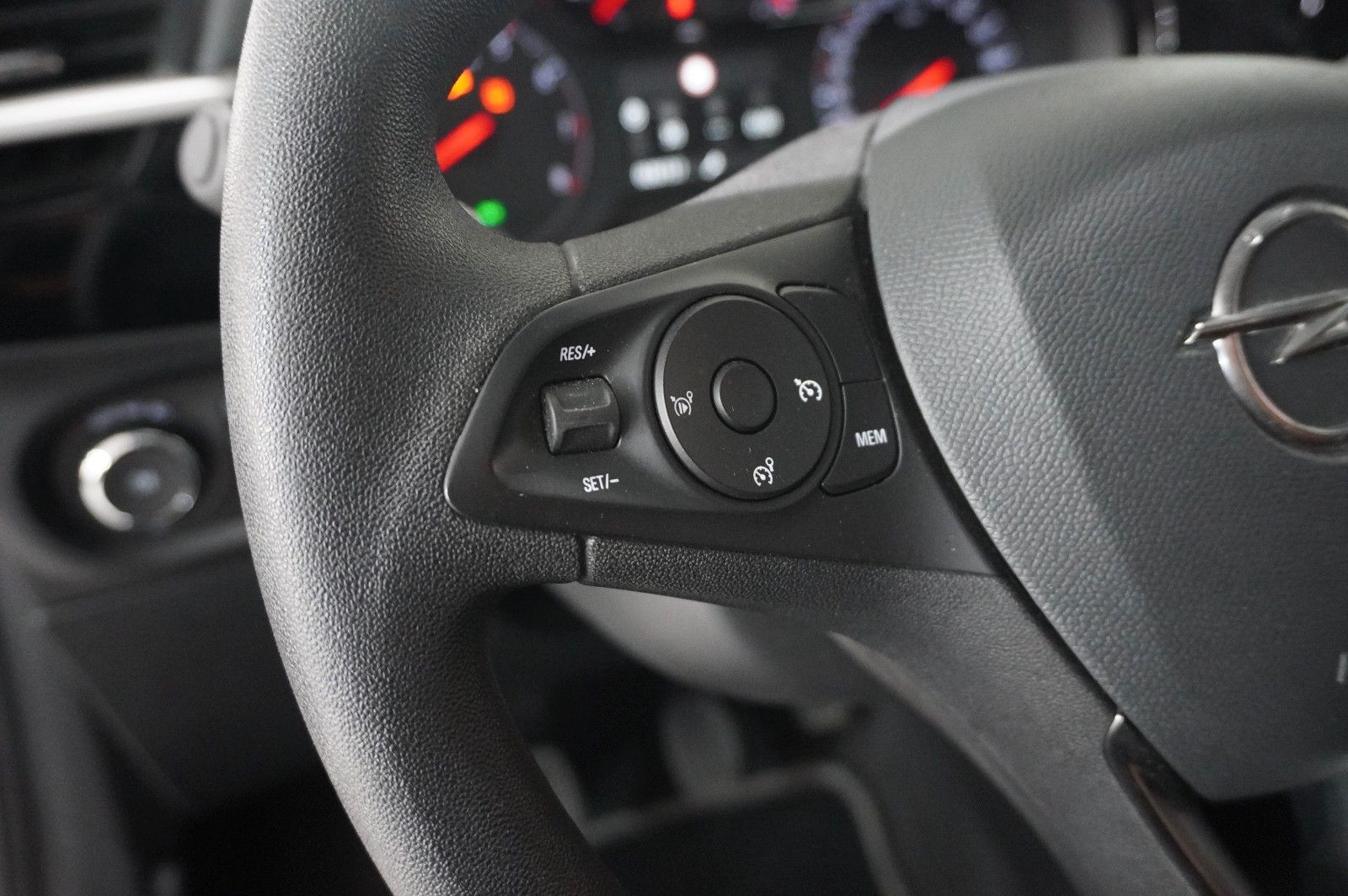 Fahrzeugabbildung Opel Corsa F 1.2 EDITION NAVI/TEMP/PDC/SPORT/DAB+