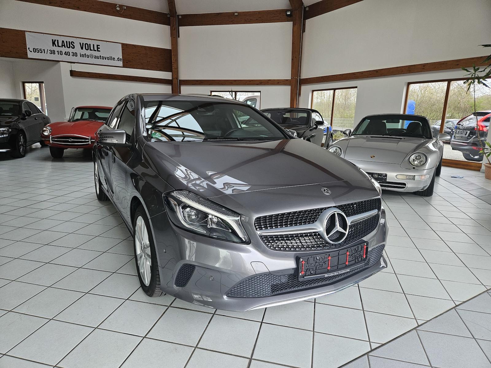 Mercedes-Benz A 250 Urban LED RFK Navi SHZ Teilleder PARK-ASS.