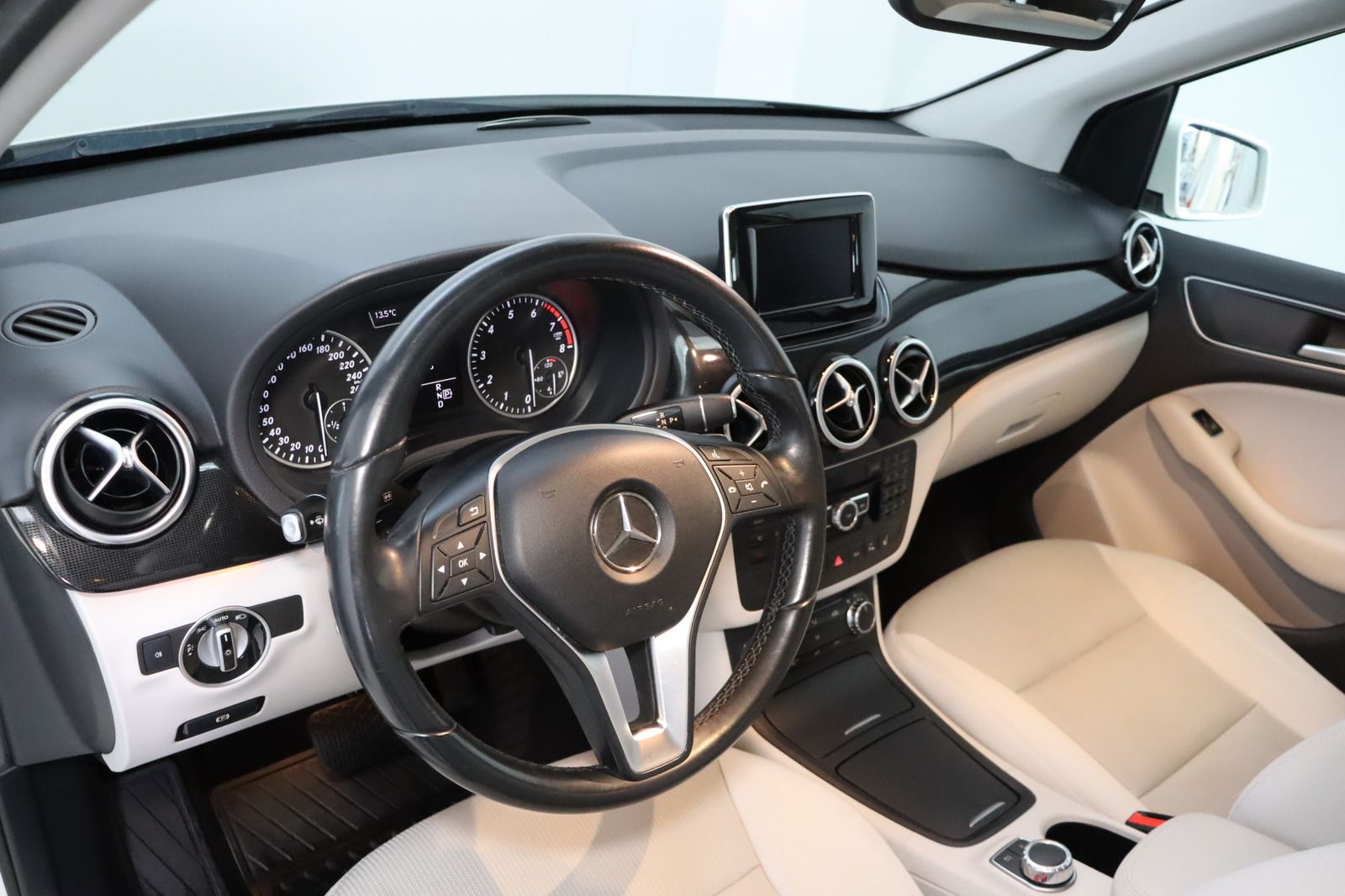 Fahrzeugabbildung Mercedes-Benz B 180 BlueEFFICIENCY * Bi-Xenon * Navi * SHZ *