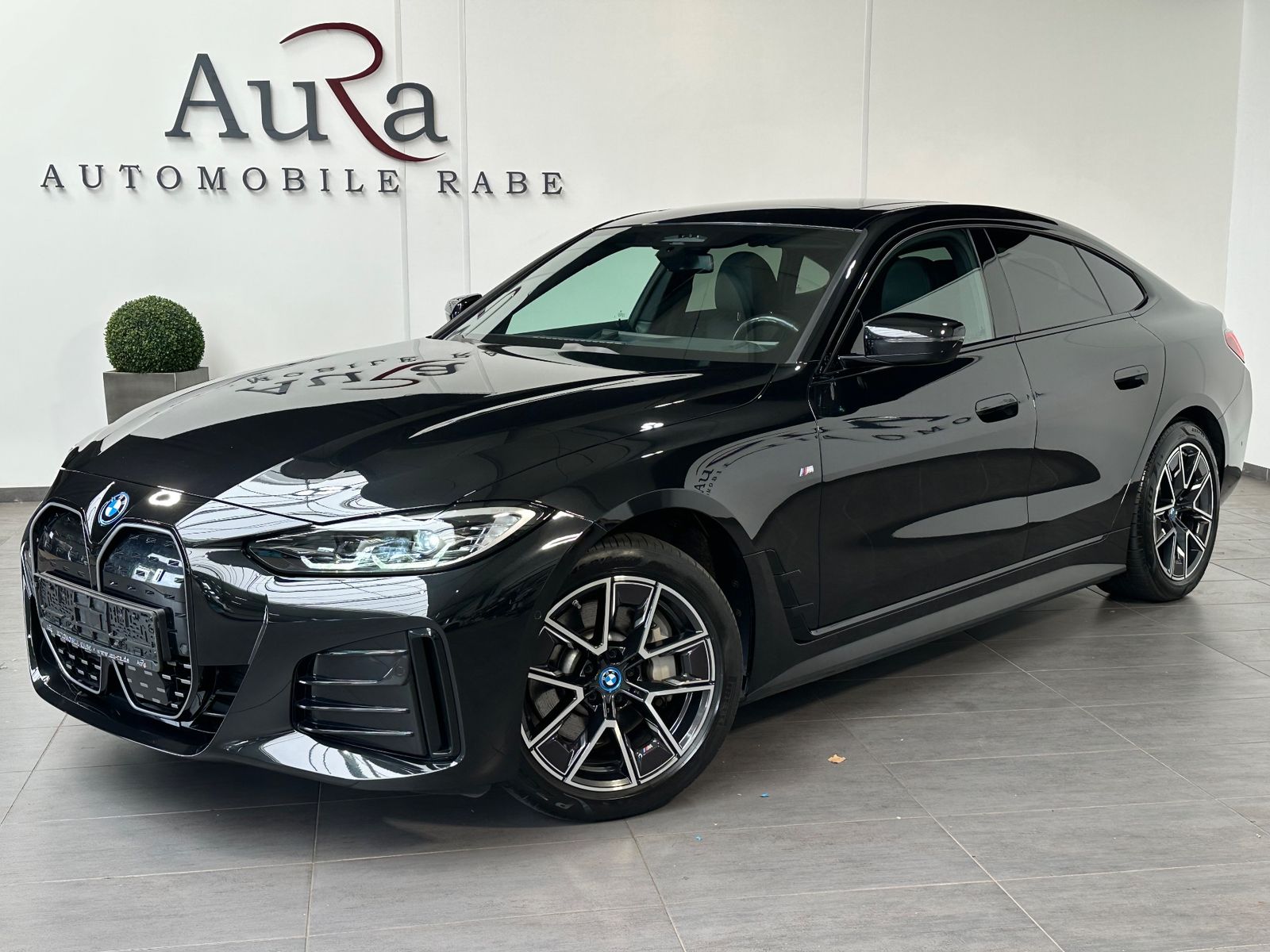 Fahrzeugabbildung BMW i4 eDrive40 Gran Coupé M-Sport NAV+LED+PANO+AHK