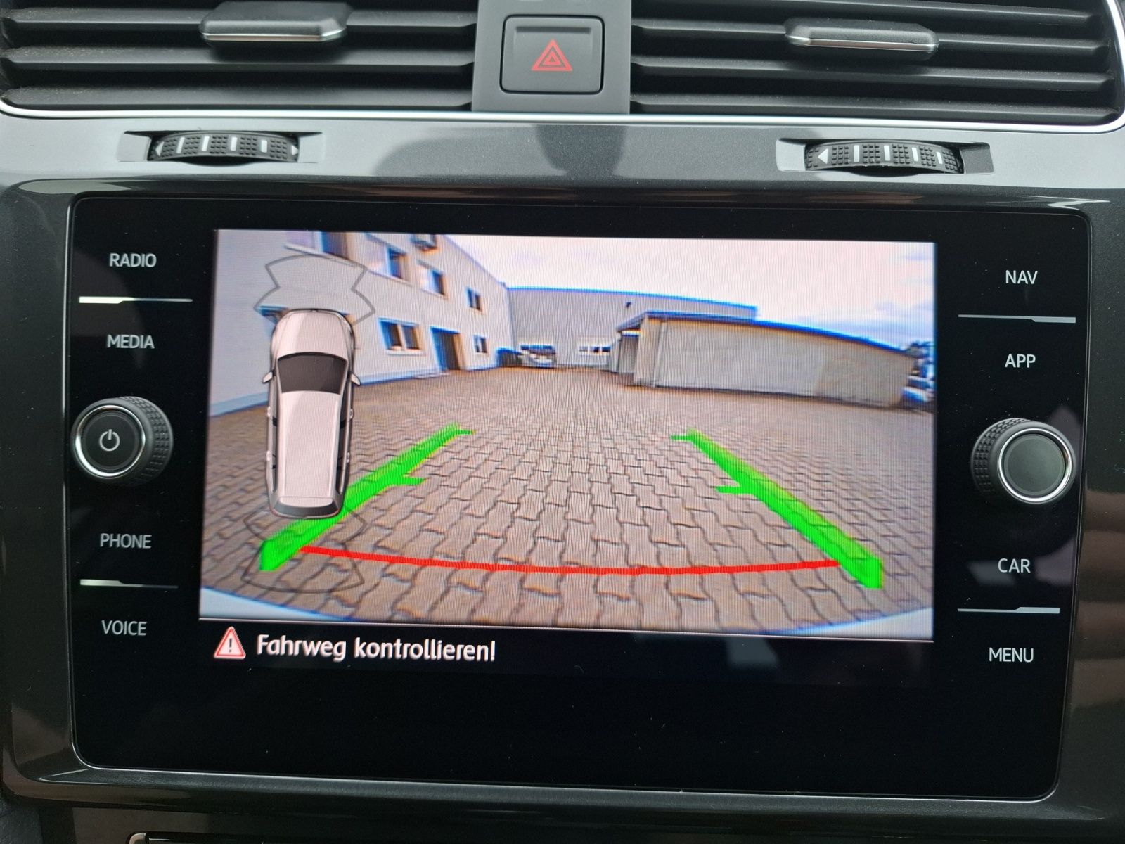 Fahrzeugabbildung Volkswagen Golf VII Variant TSI Comfortline Navi ACC RFK SH