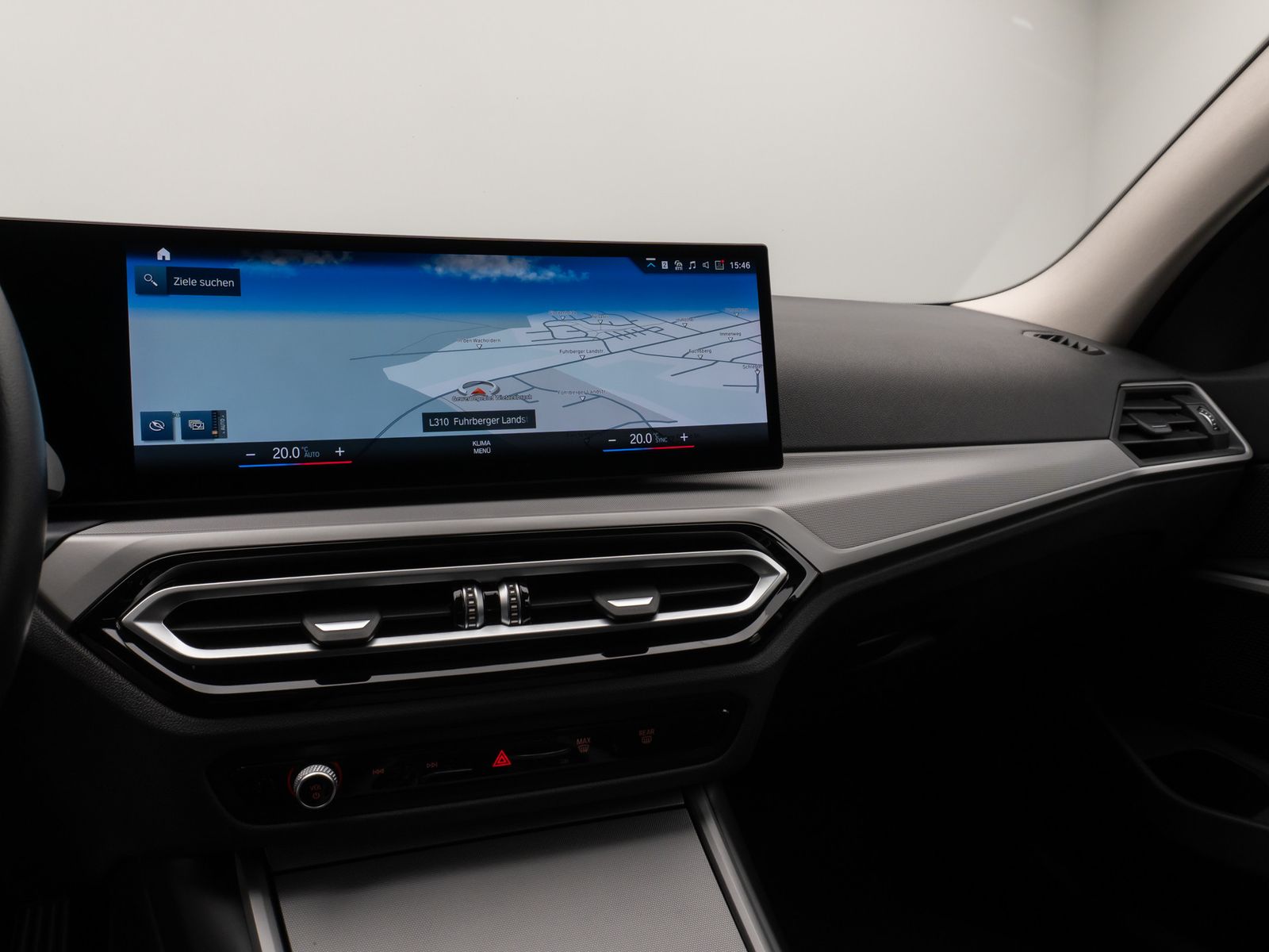 Fahrzeugabbildung BMW 330i xD DAB HUD CockPitPro PDCFernlichtassist