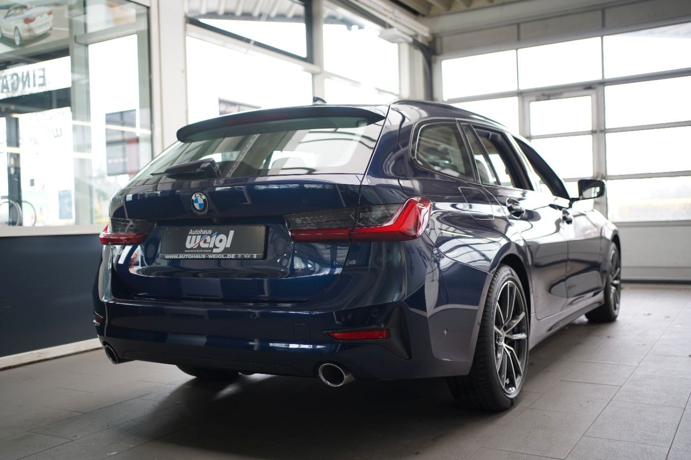 Fahrzeugabbildung BMW 320d Sport Line +AHK+Komfortzugang+HeadUp+LED