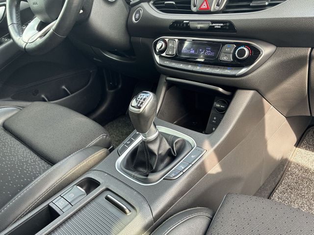 Hyundai i30 Premium Pano+Kamera+LED+Navi+SHZ+Klima+Temp+