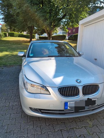 BMW 523i -