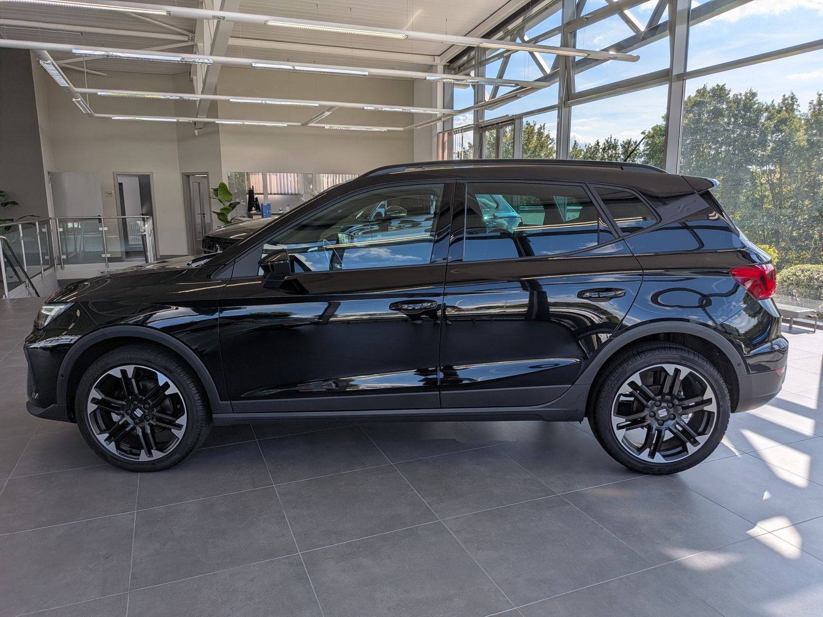 Fahrzeugabbildung SEAT Arona 1.5 TSI FR Black Editio ACC KAMERA LED 18"