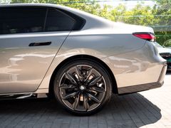 BMW 740 – 12 / 35