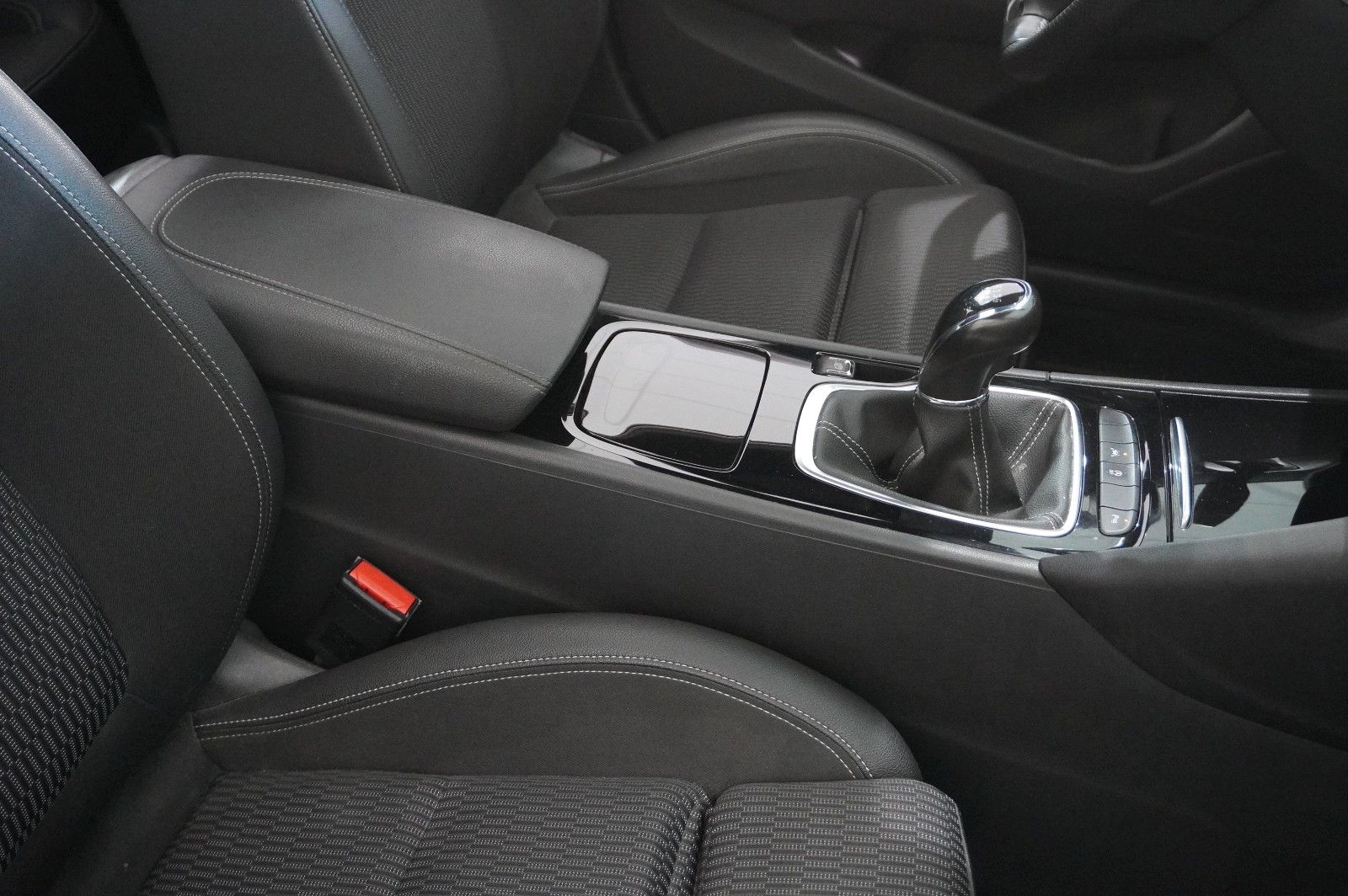 Fahrzeugabbildung Opel Insignia B GS 2.0D INNOV. NAVI/KAMERA/PANO./AHK