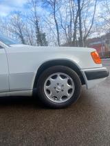 Mercedes-Benz 230 - Mercedes-Benz 230 in Stuttgart