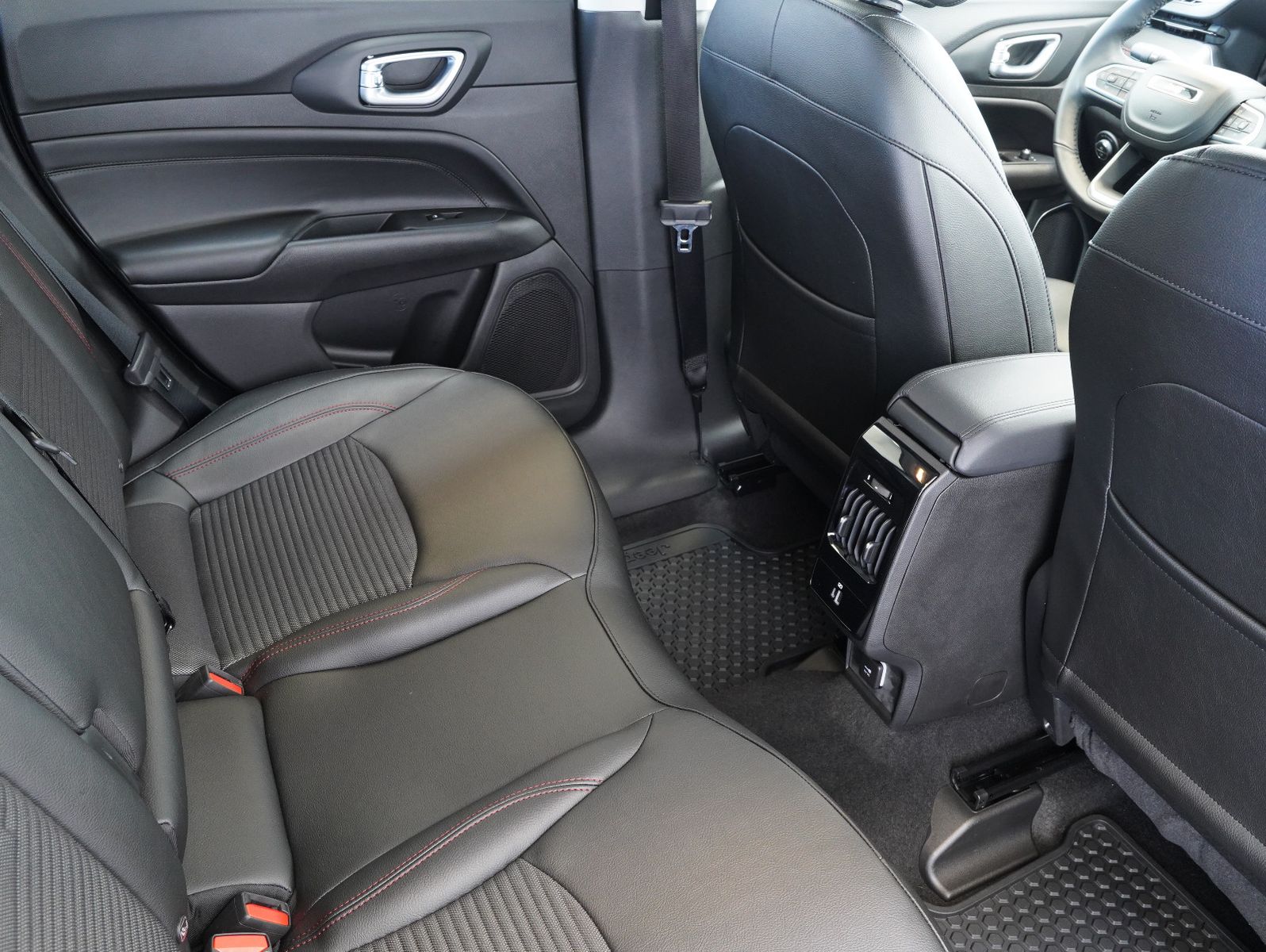 Fahrzeugabbildung Jeep Compass 1.5 MultiAir Mild Hybrid BLACK/KAMERA