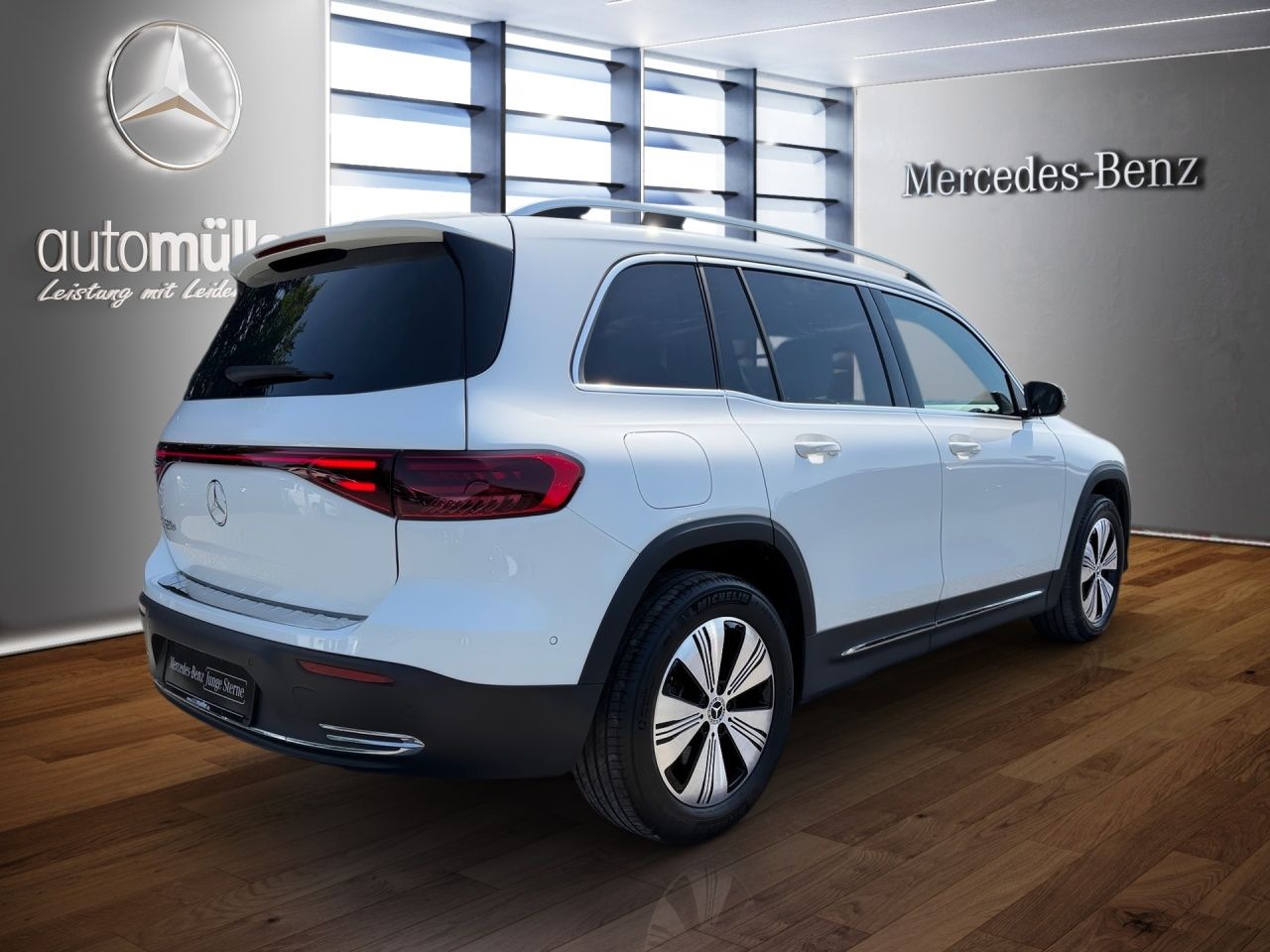 Fahrzeugabbildung Mercedes-Benz EQB 250+ BONUS+DISTRONIC+LENKRADHEIZ+VERKEHRSZEI