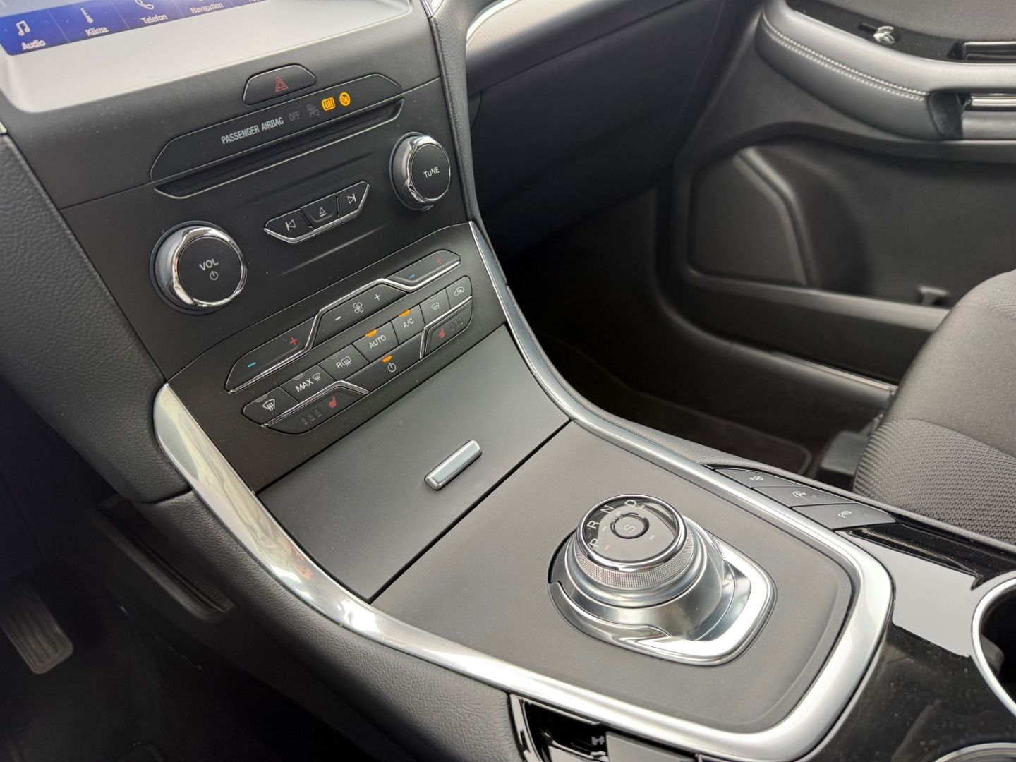 Fahrzeugabbildung Ford S-Max 2.0 EcoBlue Titanium 7-Sitze ACC LED AHK R