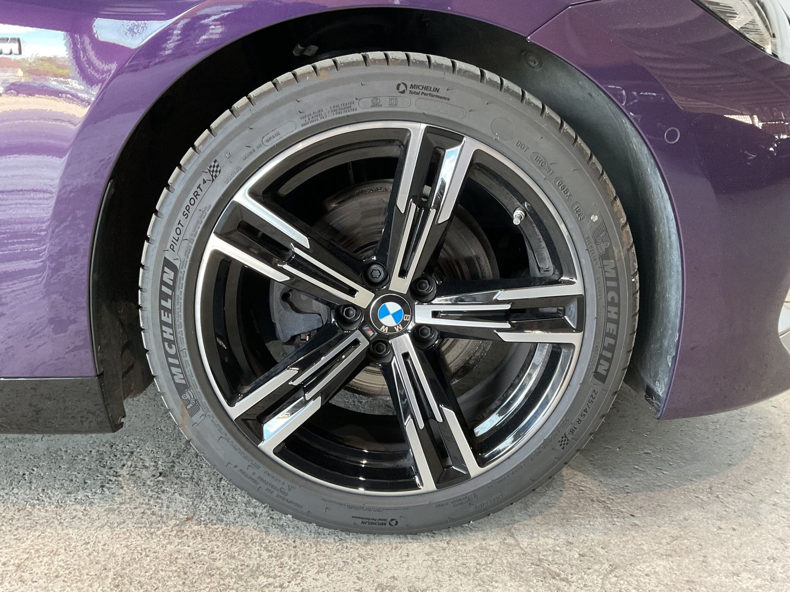 Fahrzeugabbildung BMW 220i | M Sportpaket | Sitzverstellung elektrisch