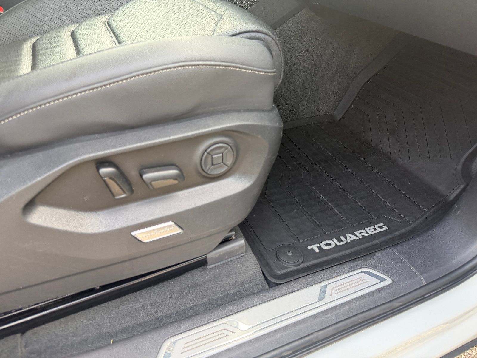 Fahrzeugabbildung Volkswagen Touareg SPORT/ 4Motion/VIRTUAL/AMBIENT/360''KAM