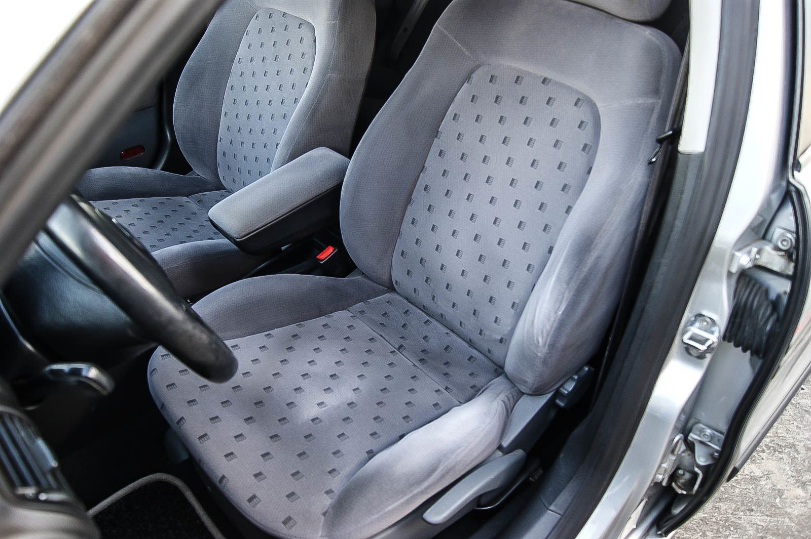 Fahrzeugabbildung SEAT Toledo Signo 1.8 20V Automatik KLIMAAUTOMATIK