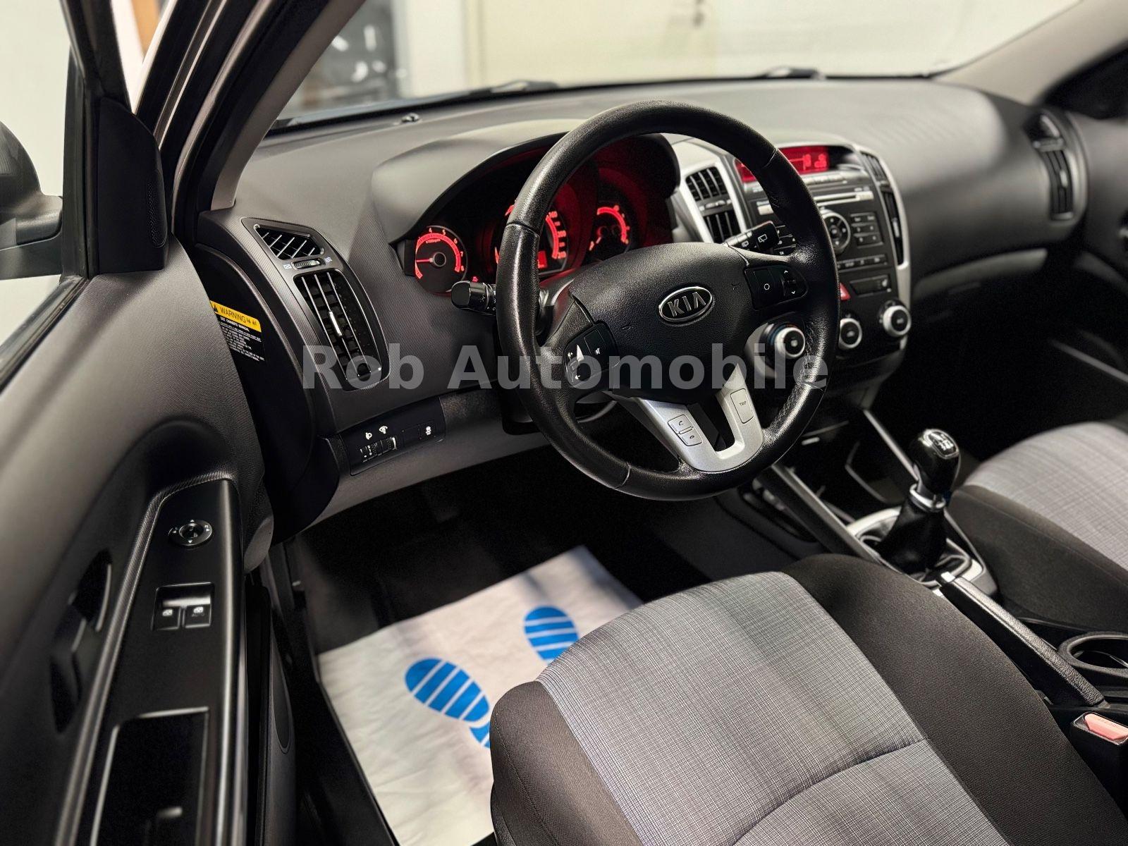 Kia cee'd 2011 — photo 13