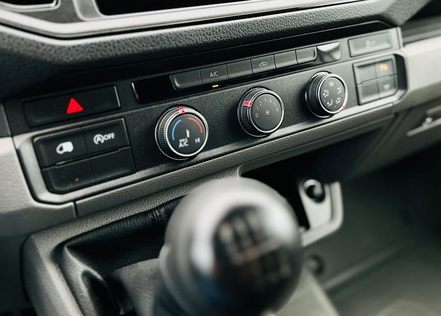 Fahrzeugabbildung Volkswagen Crafter Kasten 35 Hoch, L3H3, RFK, Klima, PTS, T