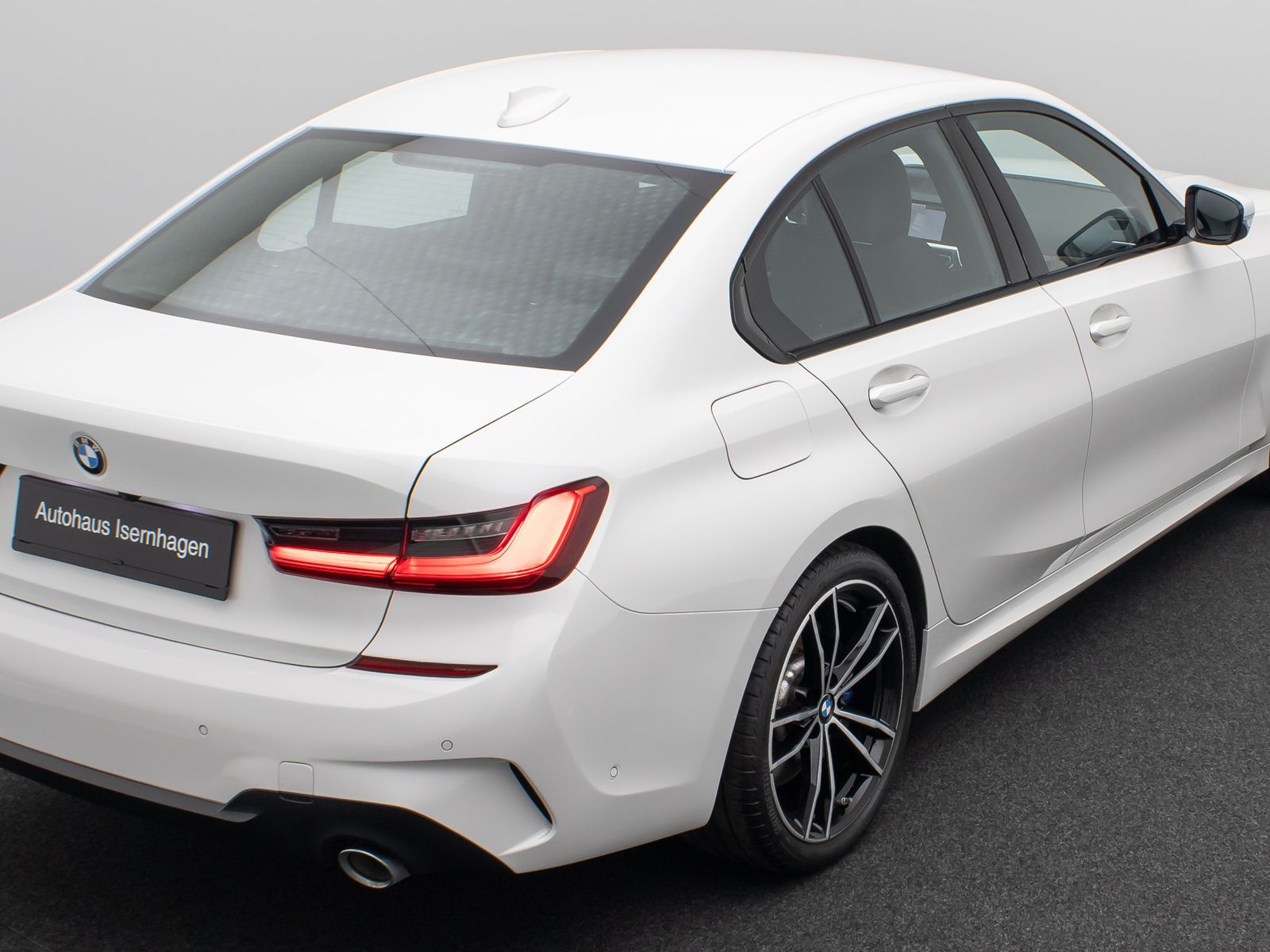 Fahrzeugabbildung BMW 330i xD M Sport Kamera HUD DAB ACC Alarm 19Zoll