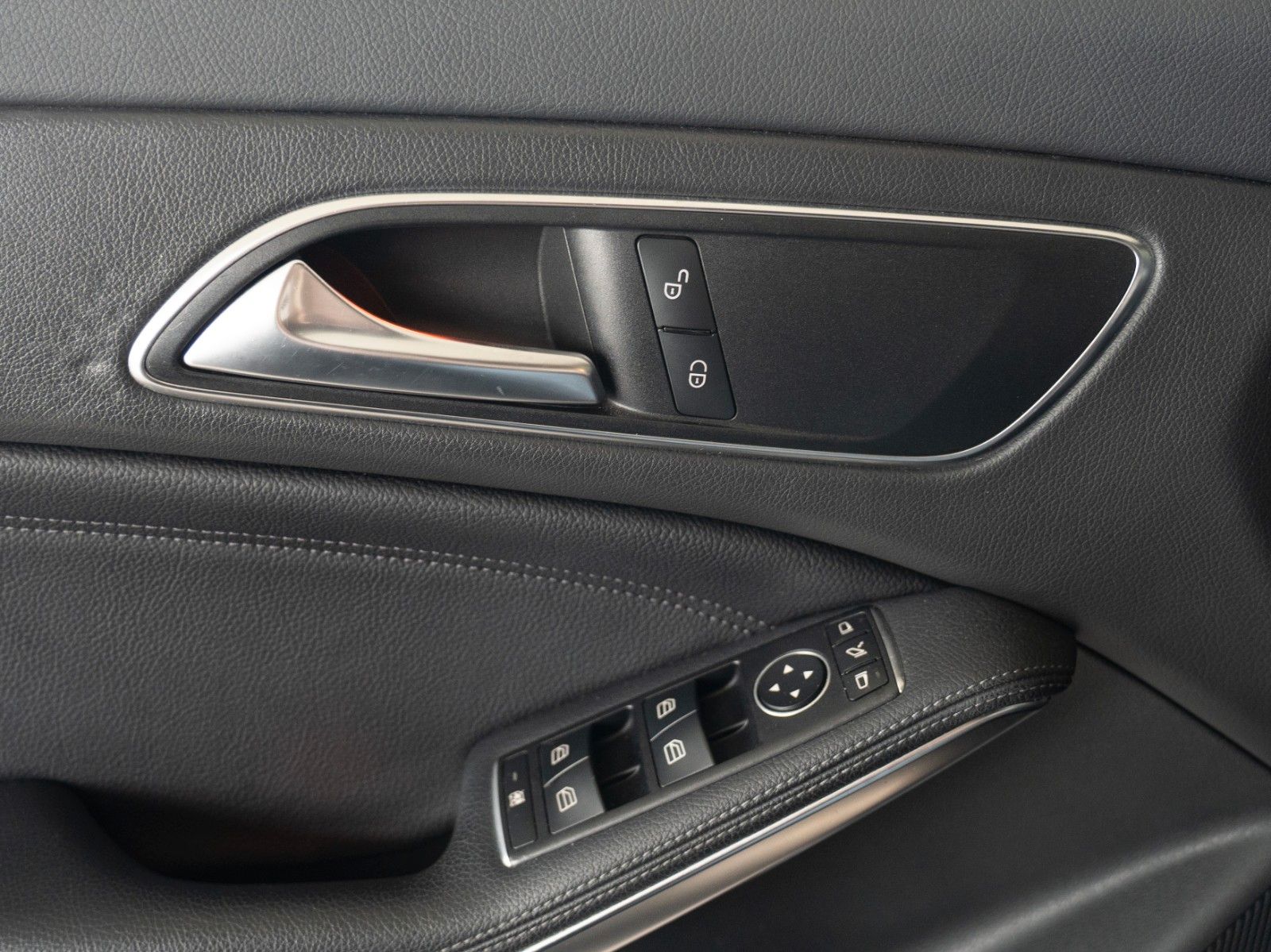 Fahrzeugabbildung Mercedes-Benz CLA 220 Shooting Brake AMG/4x4/AUTOM./KAMERA/LED