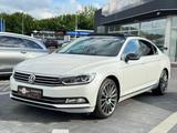 Volkswagen Passat 2.0 TSI DSG"Lim. Highline"PANO"LEDER"LED" - Volkswagen Passat: Standheizung